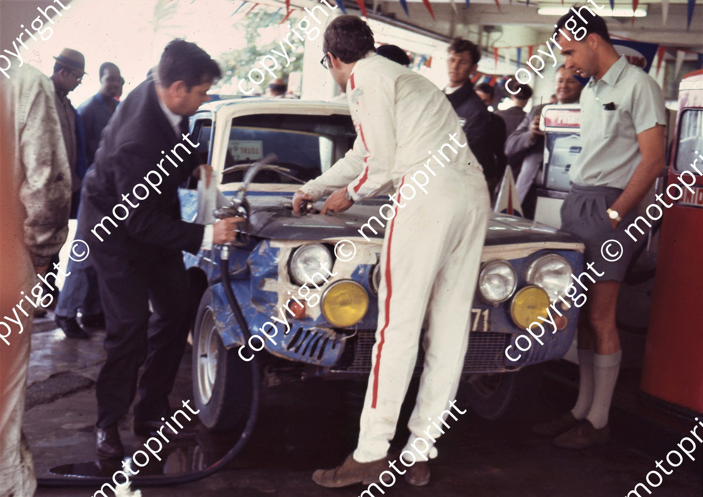 1969 Total Rally b 23 Chris Swanepoel, Gus Crous R8 damage (Ben van Rensburg) (2)