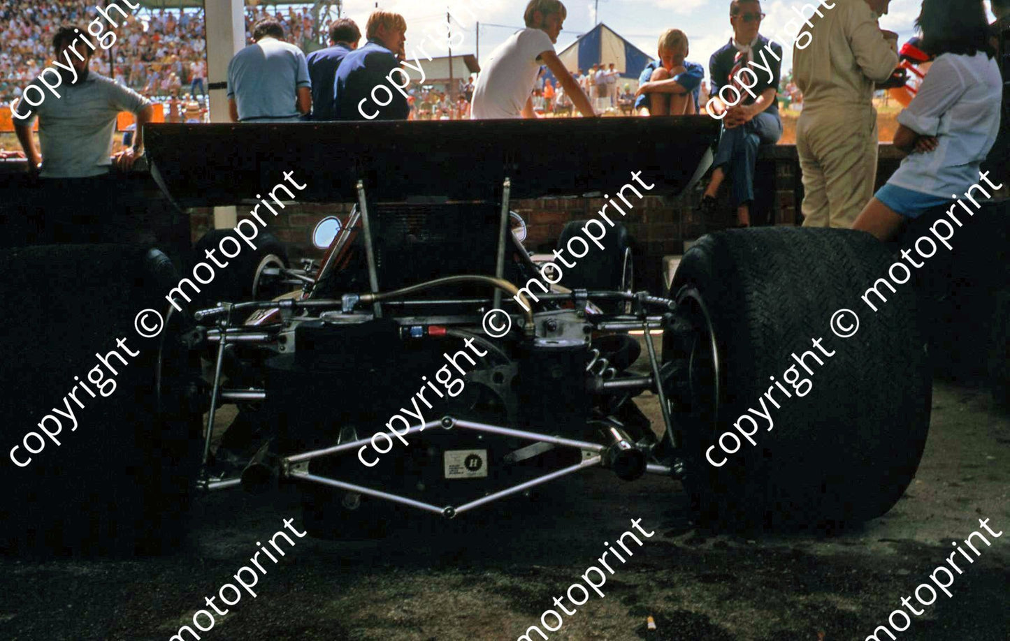 1970 SA GP RRC Walker on counter (pink socks or what) (thanks Vito Momo via G Cavalieri) 044