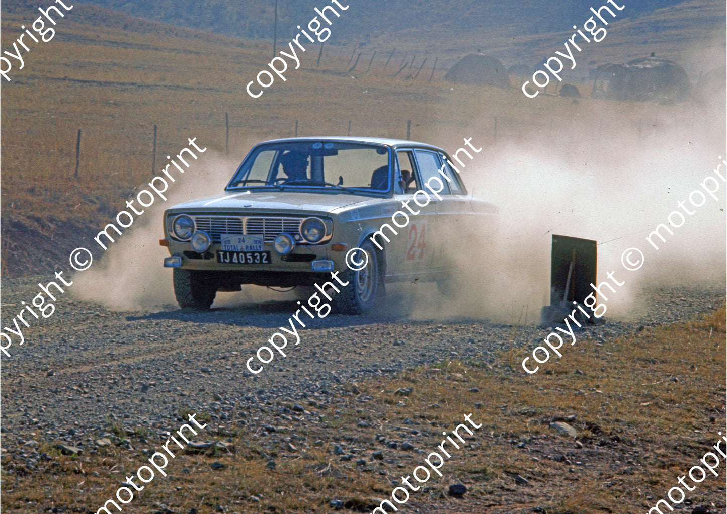 1970 Total 24 Louis Cloete, Jannie Stapelberg, Volvo (Ben van Rensburg) (2)