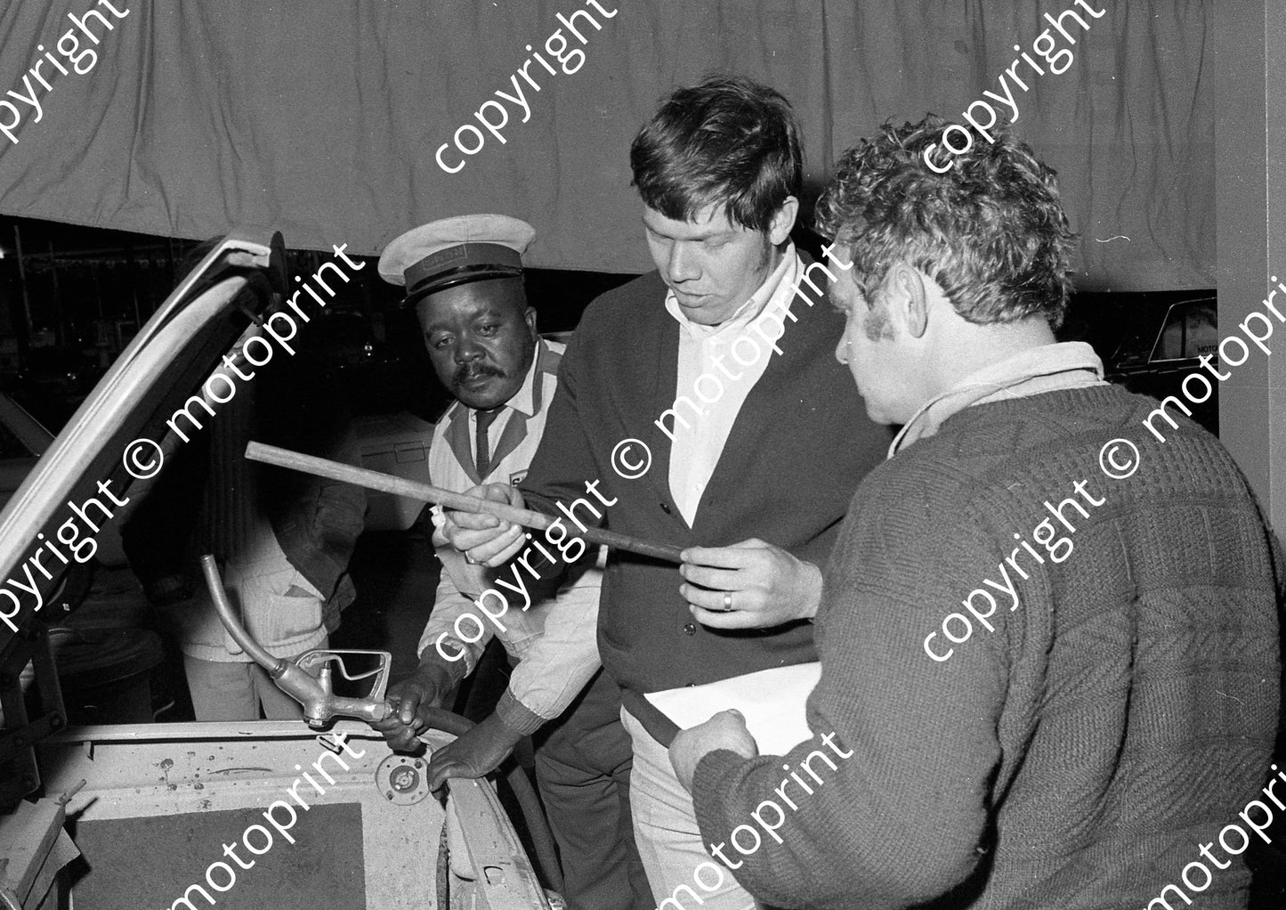 1971 BNU 11 Jannie Kuun, Kassie Kasselmann Volvo pre-rally check (courtesy Roger Swan) (12)