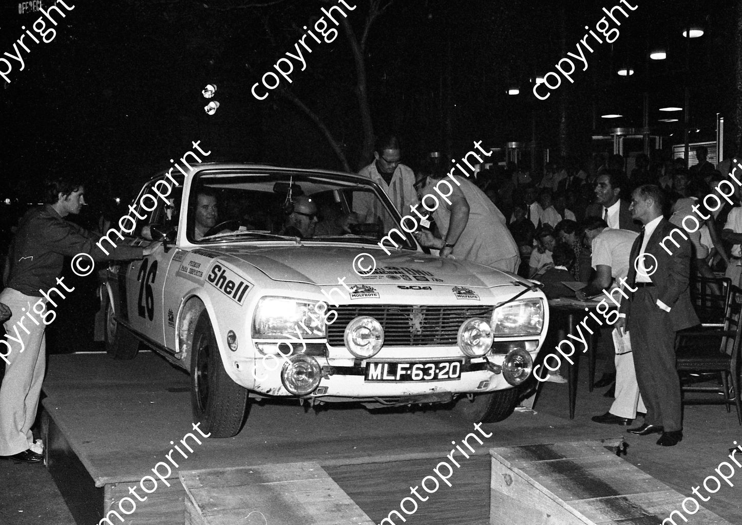 1971 BNU 26 A Pereira dos Santos, M Jose Sa Pinto Peugeot 504 K500f (courtesy Roger Swan) (1)