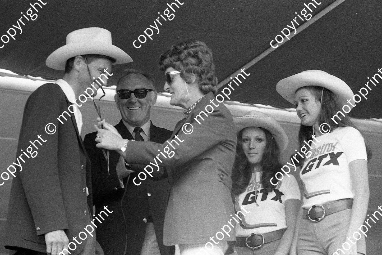 1972 9 hr Prizegiving Scamp Porter gets his Stetson (permission Roger Swan)
