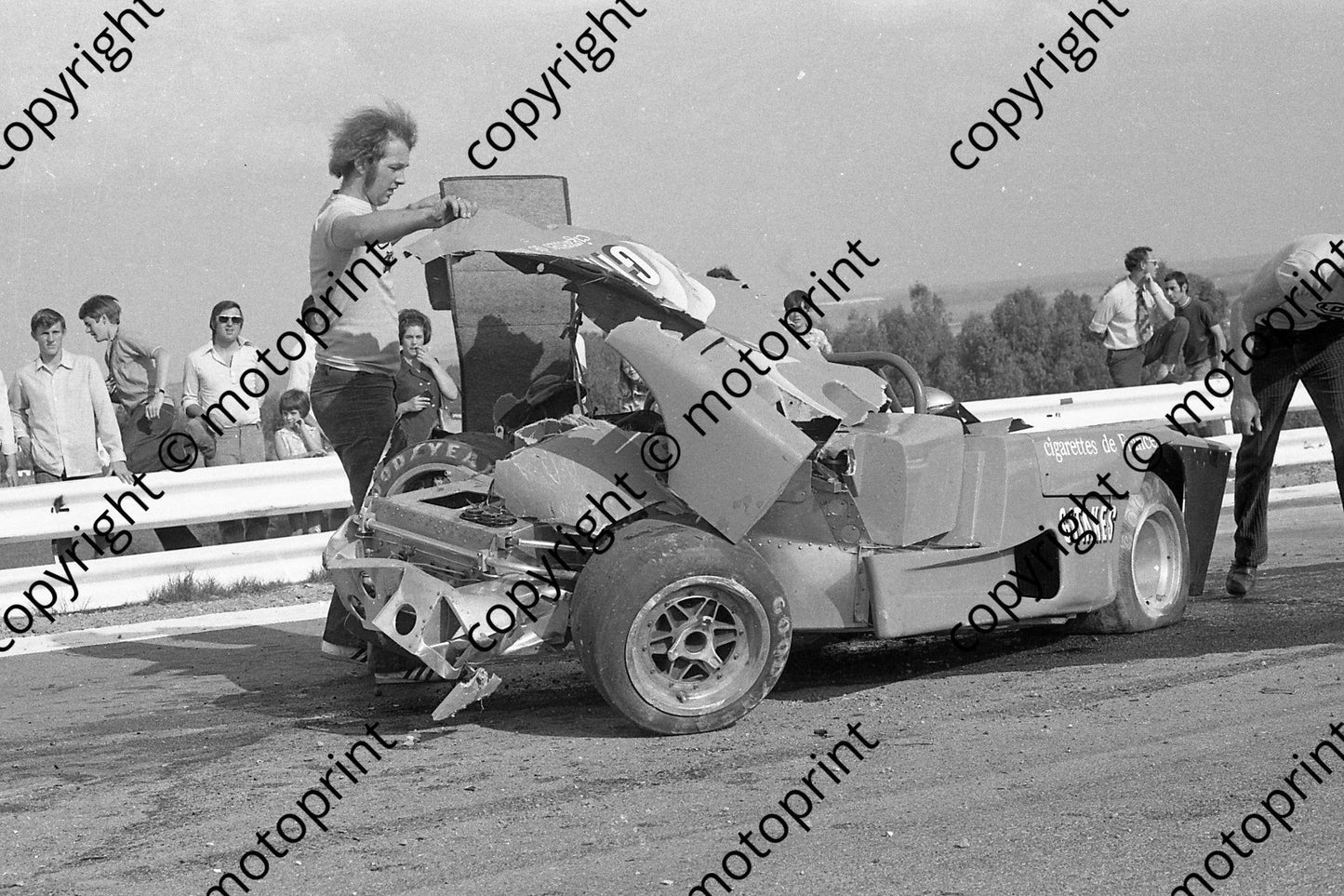 1972 9 hr SP 3 Lola DFV T282 Lafosse crashed practice (permission Malcolm Sampson Motorsport Photography) 1972 9 hr (201)