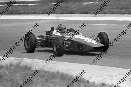 1972 Kya 10  V Bricknell Lola  (2)