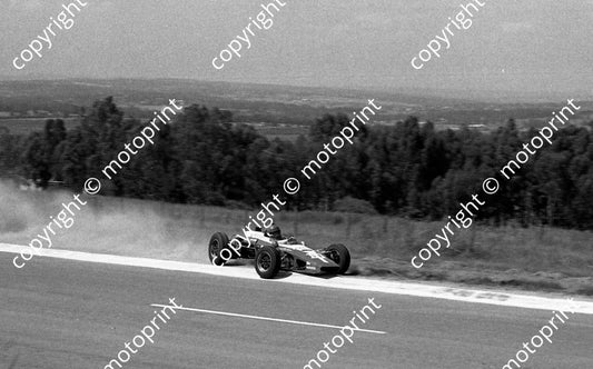 1972 Kya 10  V Bricknell Lola off at Sunset (1)