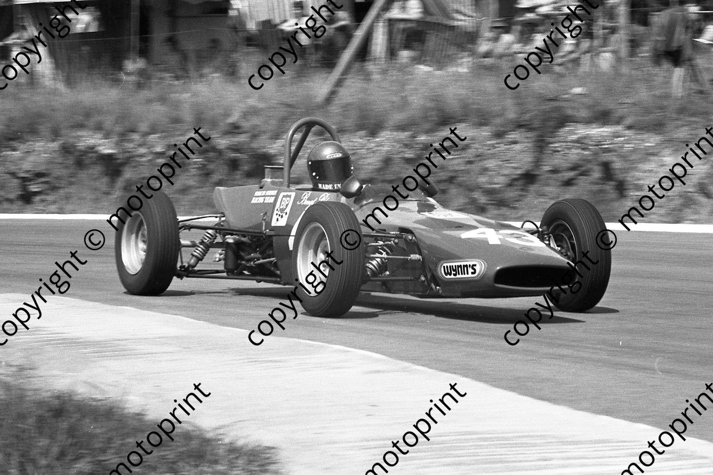 1972 Kya 43 Bengt Blom Royale BOAC Wynns Sunshine Series (4)