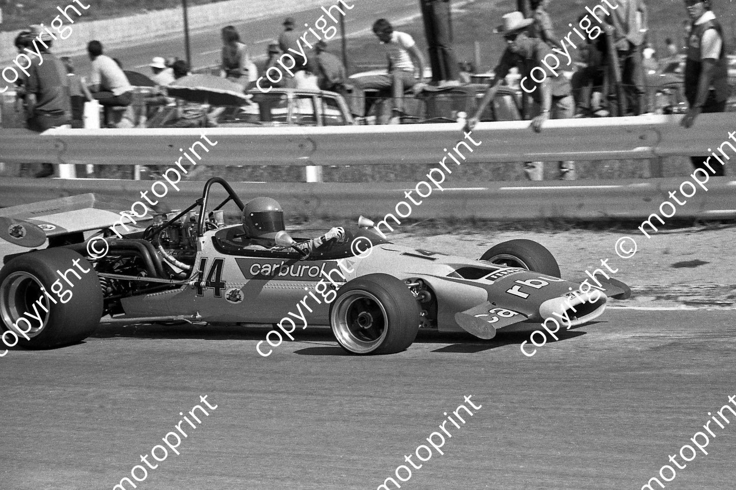 1972 Kya SS Highveld 100 14 John McNicol McLaren M10 NOTE FLAT TYRE ED SK (permission Malcolm Sampson Motorsport Photography) (12)