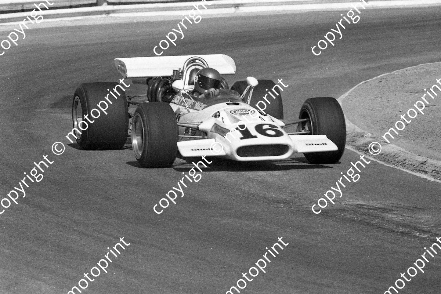 1972 Kya SS Highveld 100 16 Eddie Keizan Surtees TS5 (permission Malcolm Sampson Motorsport Photography) (2)
