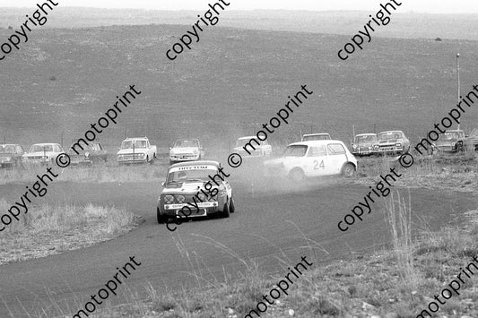 1972 PMC 3 hr 24 Andy Terlouw Mini off track 14 Doug Drysdale R8 (courtesy Roger Swan) 064