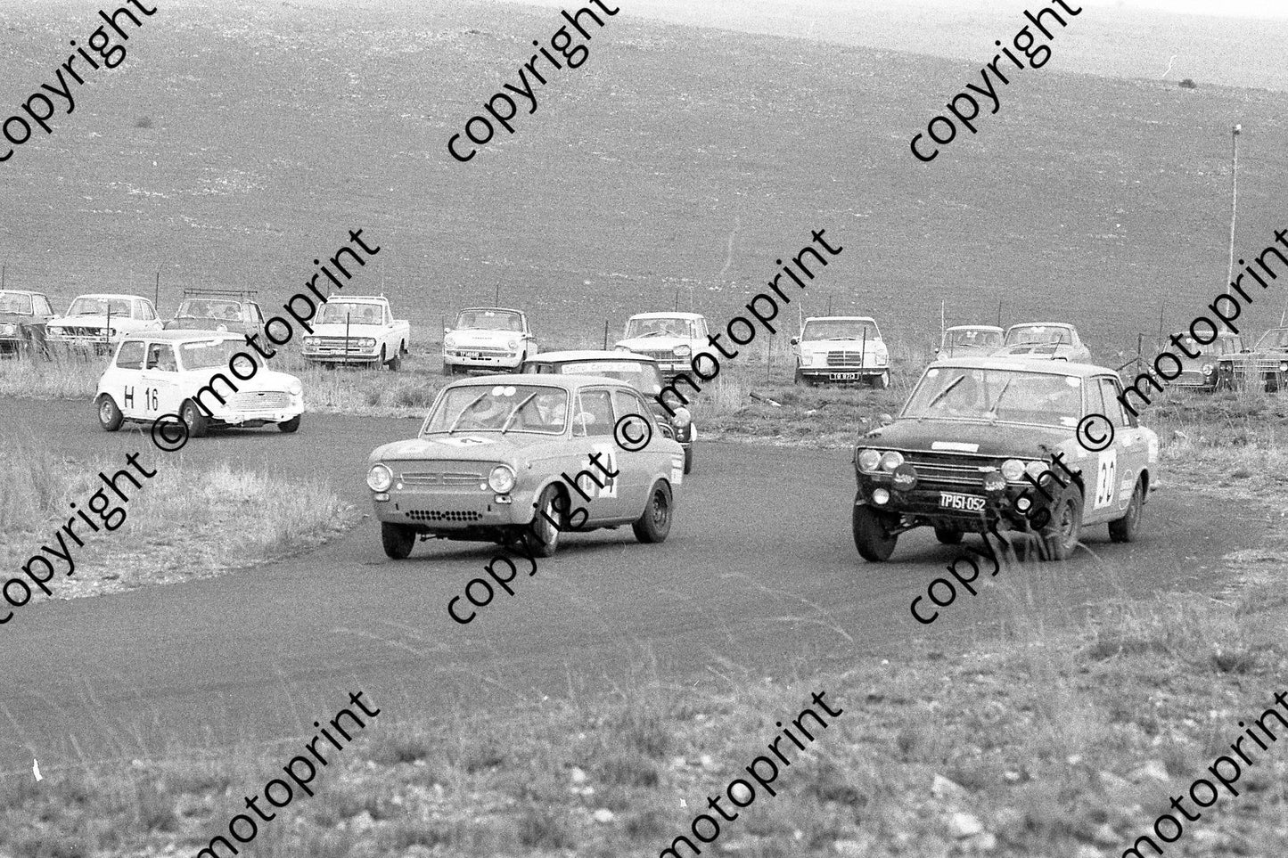 1972 PMC 3 hr 4 Arnold Charlton Fiat 850 30 Toetie Ferreira Datsun 16 Adrian Woodley Mini (courtesy Roger Swan) 065