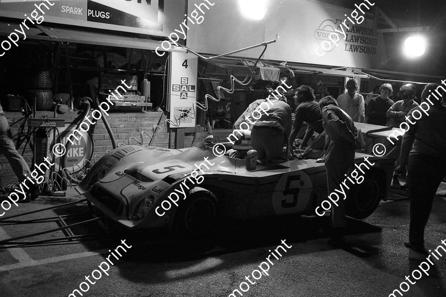 1973 9 hr 5 Hunt Bell Mirage Ford night pits (permission Roger Swan) (2)