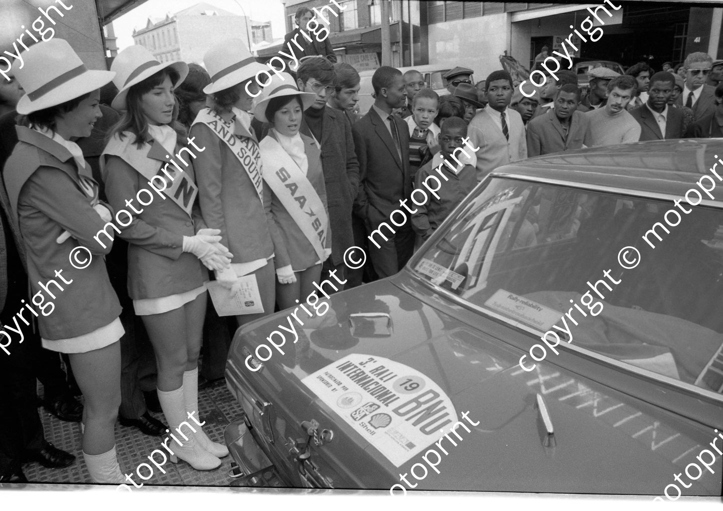 1973 BNU 19 1109Neels Vermaak, Spotti Woodhead Datsun 1800SSS start (courtesy Roger Swan) (2)