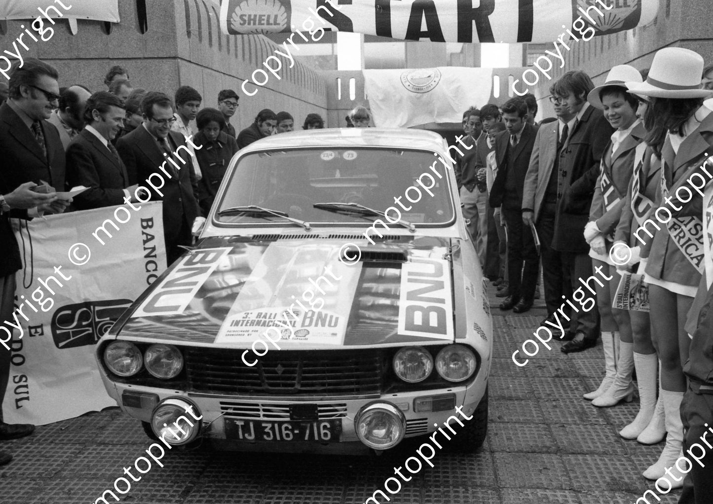 1973 BNU 25 1110 Hein, Ronel Dahms Renault 12 start (courtesy Roger Swan) (4)