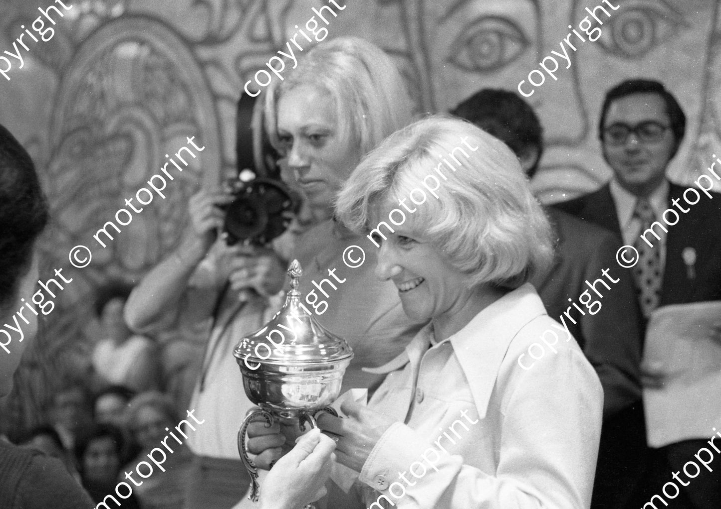 1973 BNU 28 1120 Oda Dencker-Anderssen, Charlotte Hueser Datsun 1200GX prizegiving (courtesy Roger Swan) (6)