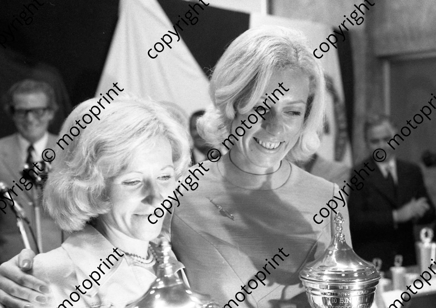 1973 BNU 28 1120 Oda Dencker-Anderssen, Charlotte Hueser Datsun 1200GX prizegiving (courtesy Roger Swan) (7)