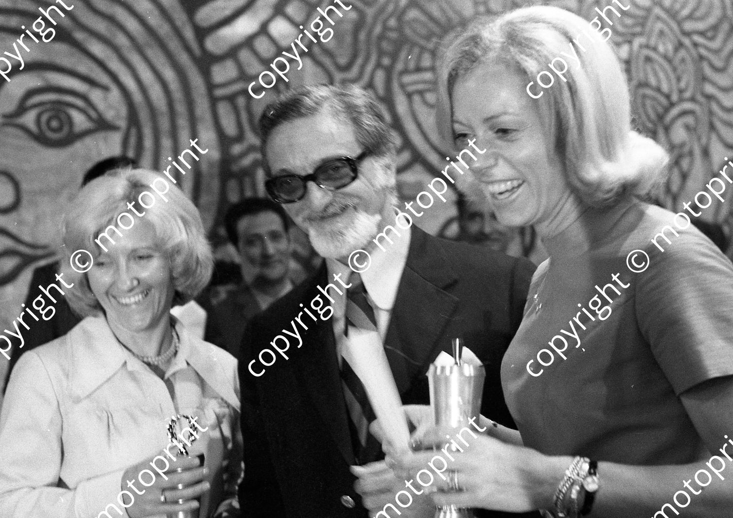 1973 BNU 28 1120 Oda Dencker-Anderssen, Charlotte Hueser Datsun 1200GX prizegiving (courtesy Roger Swan) (8)