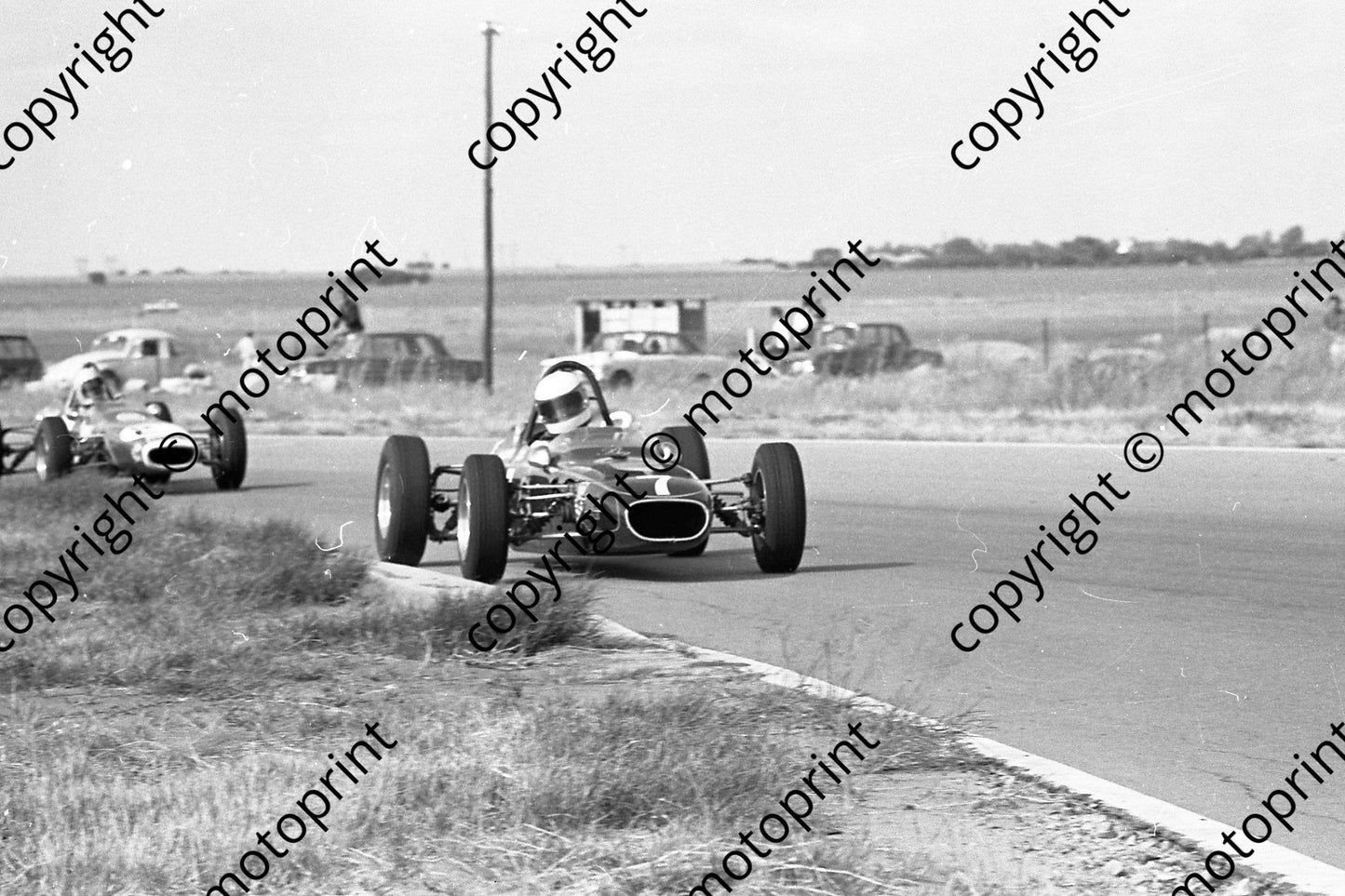1973 FF Welkom 7 Andrew Thompson Merlyn Mk20 2 Kenny Gray Merlyn Mk11A (permission Malcolm Sampson Motorsport Photography) (1)