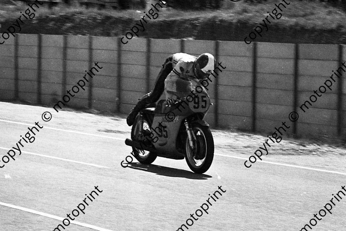 1973 MC Highveld 100 MC Giacomo Agostini grandstanding (courtesy Roger Swan)