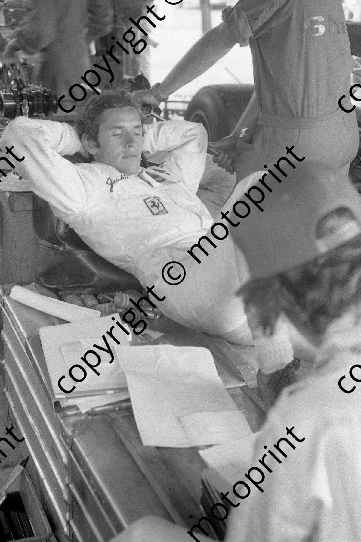 1973 SA GP Ickx dozing 098