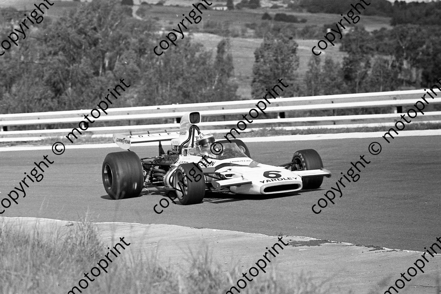 1973 SA GP SS 6 Revson McLaren M19A-2 (permission Malcolm Sampson Motorsport Photography) (541)