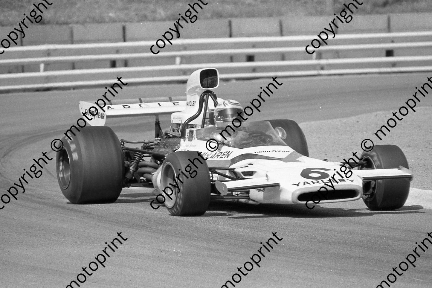 1973 SA GP SS 6 Revson McLaren M19A-2 (permission Malcolm Sampson Motorsport Photography) (543)