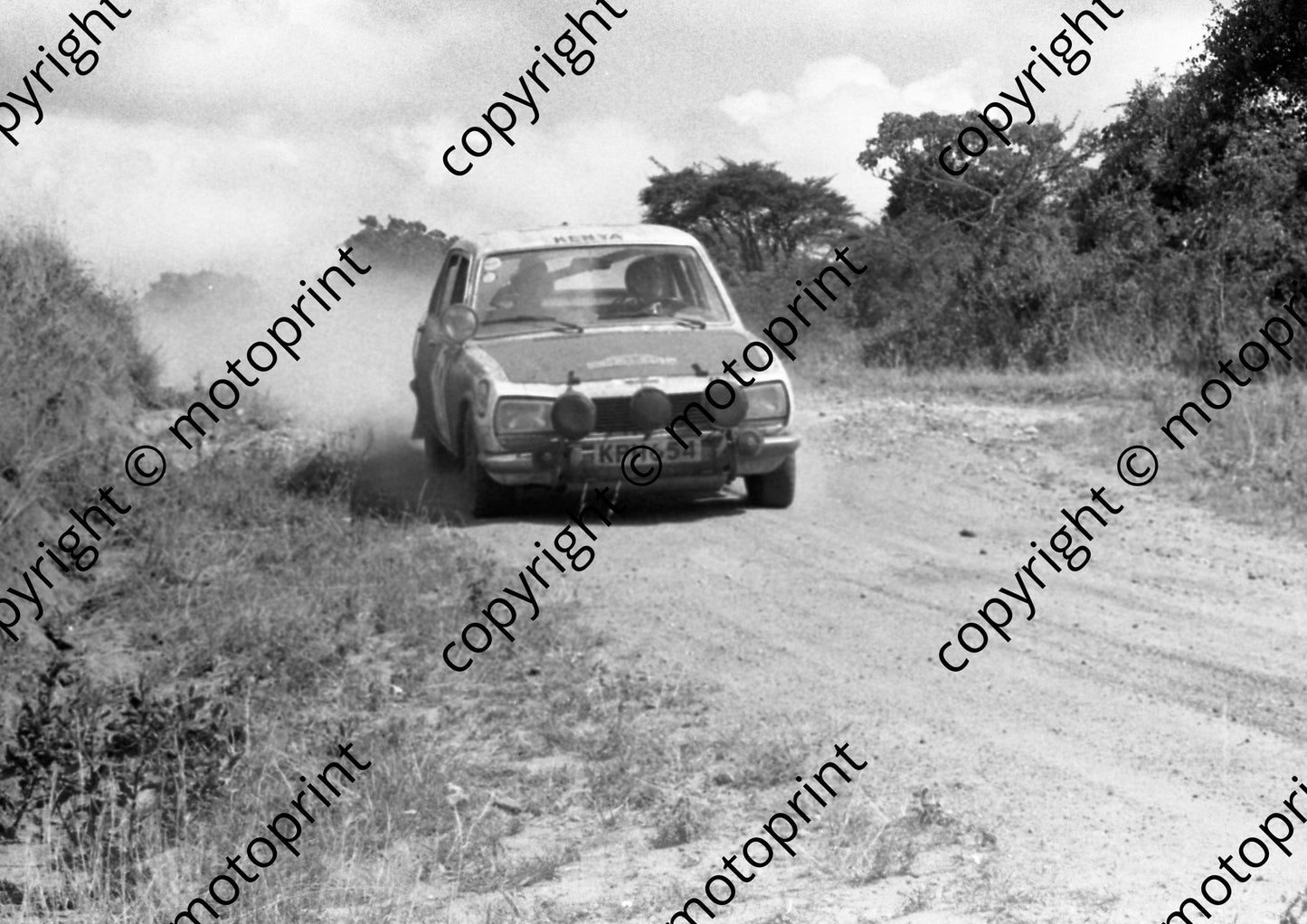 1973 Safari 28 Peter Huth, John McConnell Peugeot 504 1059 (courtesy Roger Swan) (10)