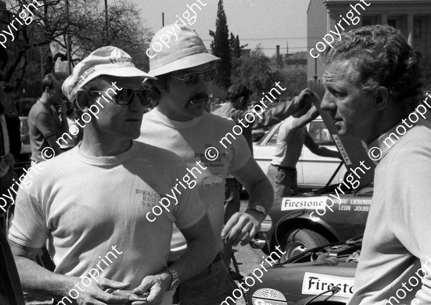 1973 Total D Venter, Dan Dusseljdee check Peugeot Team (courtesy Roger Swan) (21)