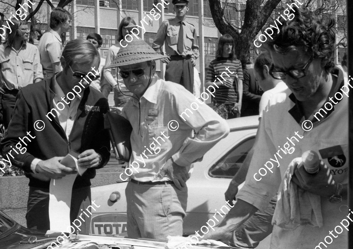 1973 Total Leicester Symons (hat) Rand Daily Mail Motor ed (courtesy Roger Swan) (19)