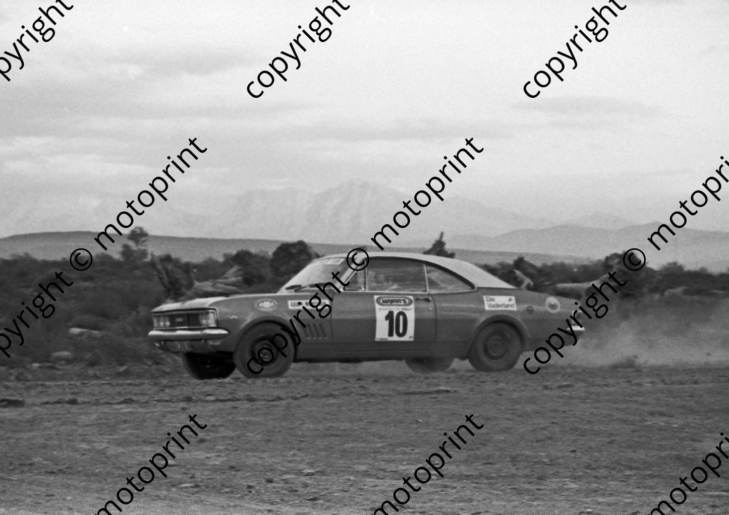 1973 Wynns 10 Louis Cloete, Geoff Mortimer Chev SS 1083 (courtesy Roger Swan) (4)