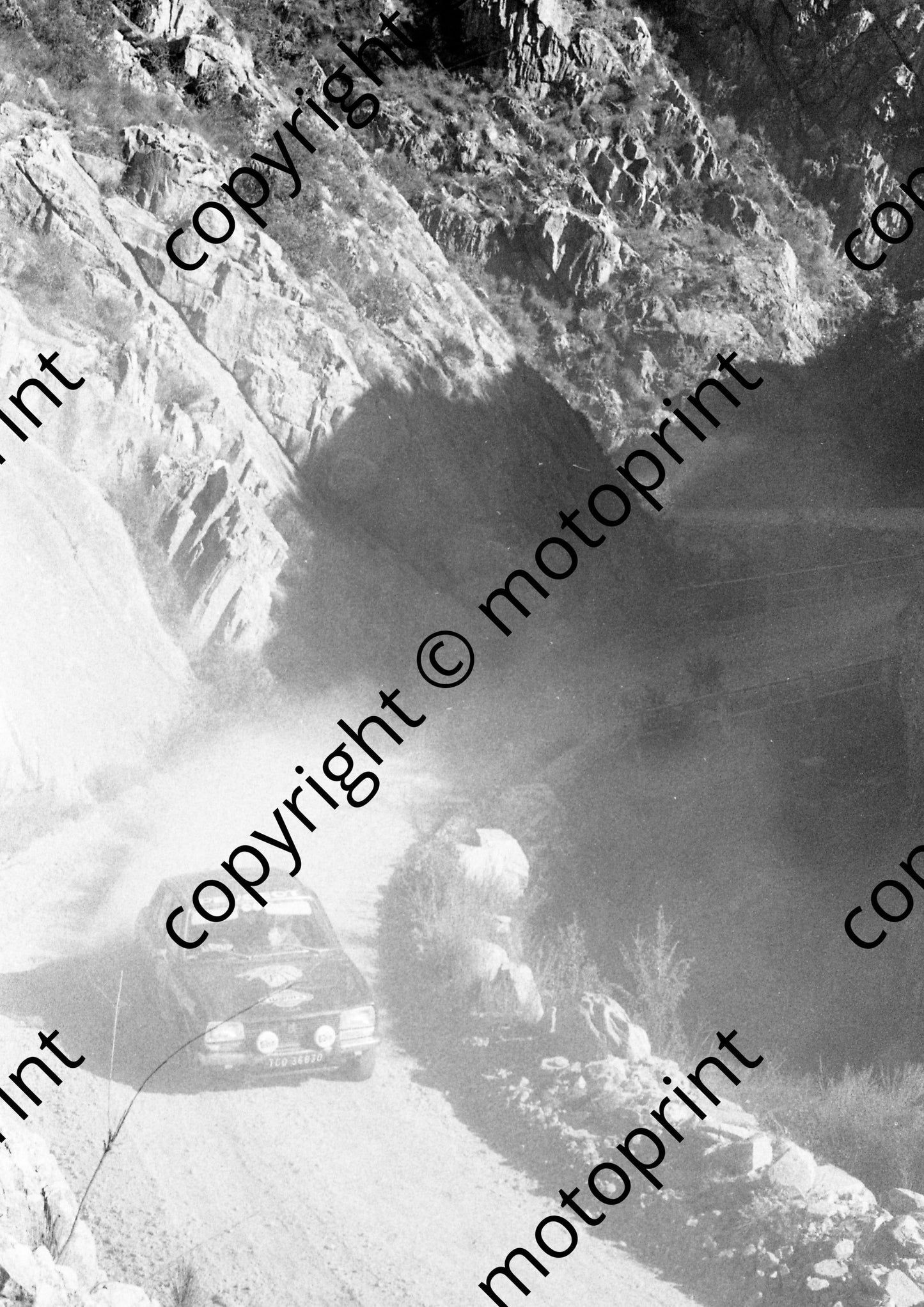 1973 Wynns 24 Johan Theron, Leon Steenkamp Peugeot 504 1087 (courtesy Roger Swan) (17)