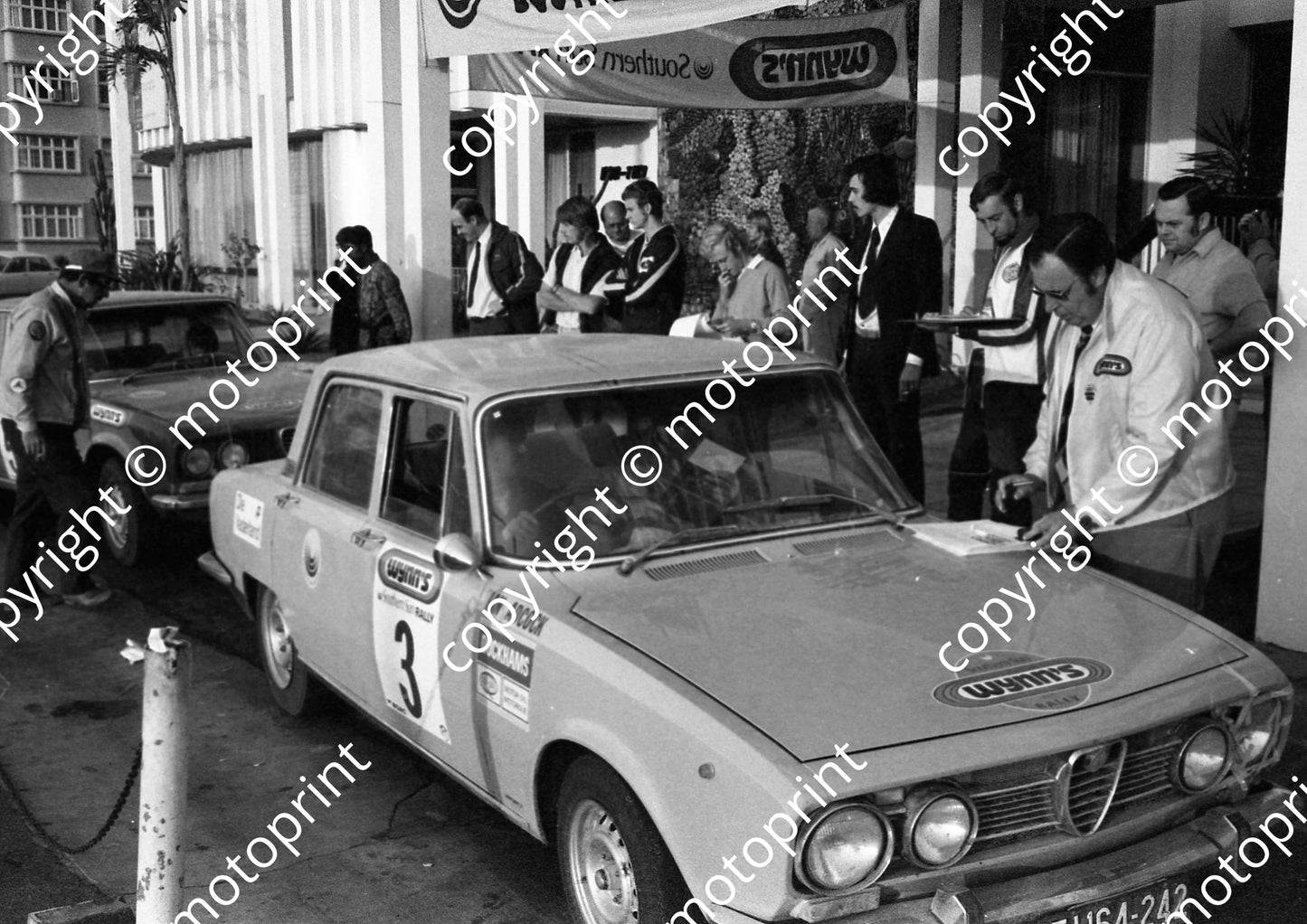 1973 Wynns 3 Ian Adcock, Peter Hall Alfa 1750 Berlina (courtesy Roger Swan) (20)