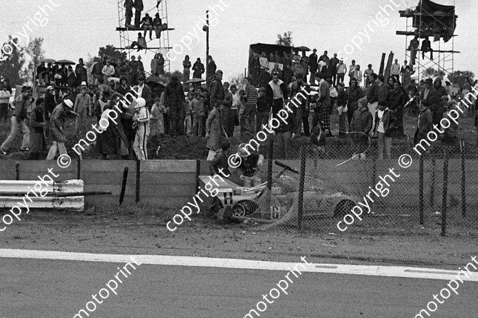 1974 6 hr 16 Lola T292-4 Abrahams Scott crash Crowthorne WEC round (permission Roger Swan) (86)