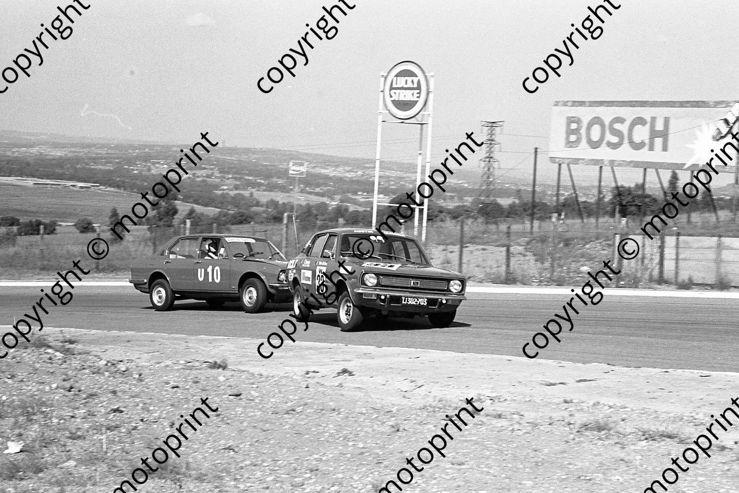 1974 Kya Gp 1 W33 M Gillam check Austin Marina U10 S Terblanche Alfetta(permission Malcolm Sampson Motorsport Photography) (71)