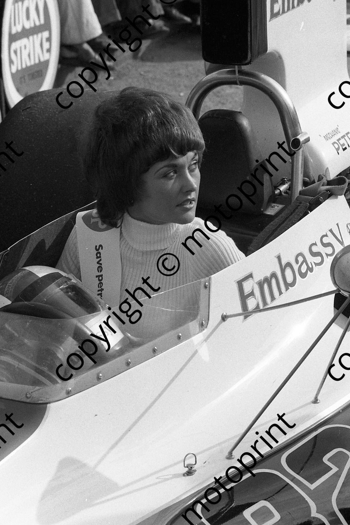 1974 SA GP 0 Eddie Keizan and BP girl in Tyrrell (Courtesy Roger Swan) 077