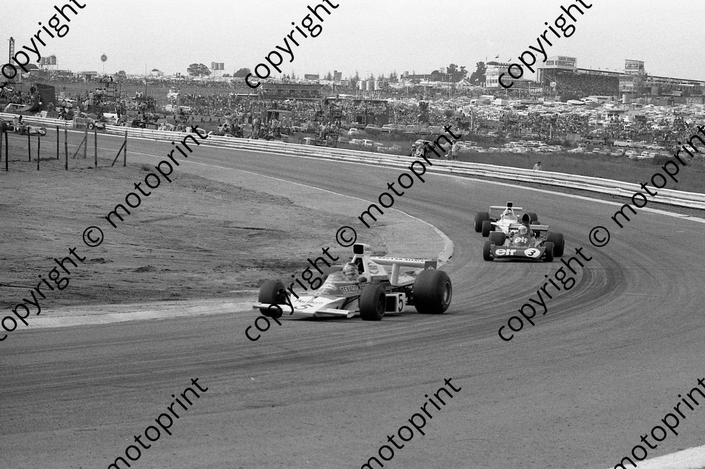 1974 SA GP 5 Emerson Fittipaldi McLaren M23 3 Jody Scheckter Tyrrell (Courtesy Roger Swan) 168