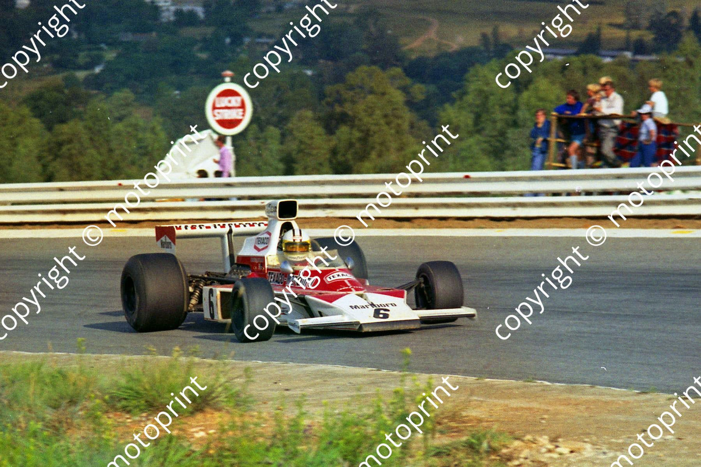 1974 SA GP 6 Denny HUlme McLaren M23 (permission Malcolm Sampson Motorsport Photography) (1)