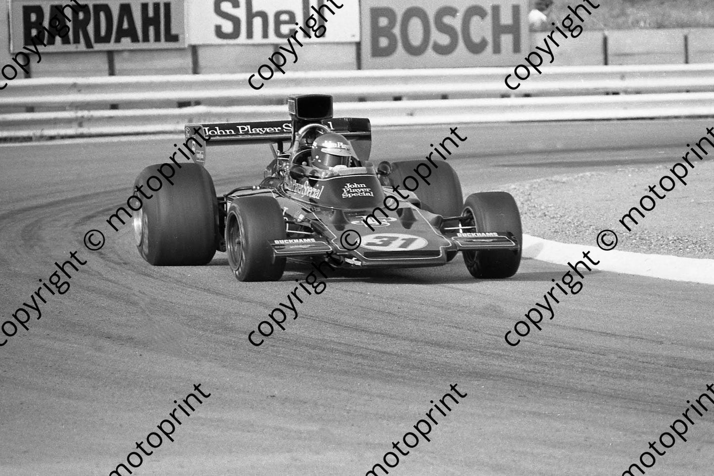 1974 SA GP SS 31 Peterson Lotus 72 R8 practice only (permission Malcolm Sampson Motorsport Photography) (250)