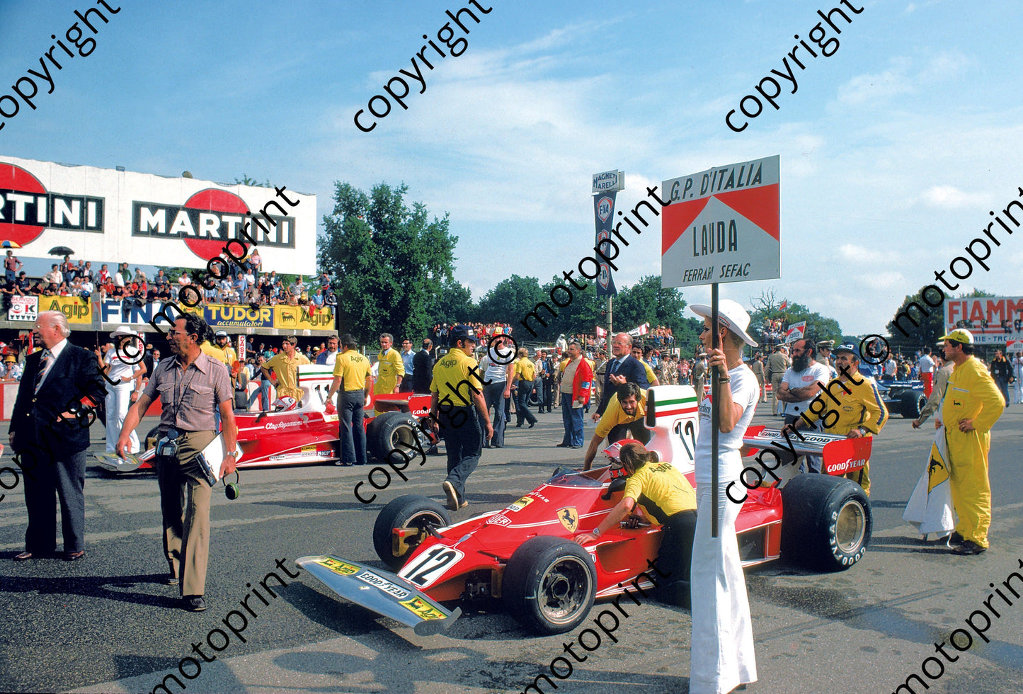 1975 Italian GP (Monza) Niki Lauda, Clay Regazzoni Ferrari 312T start