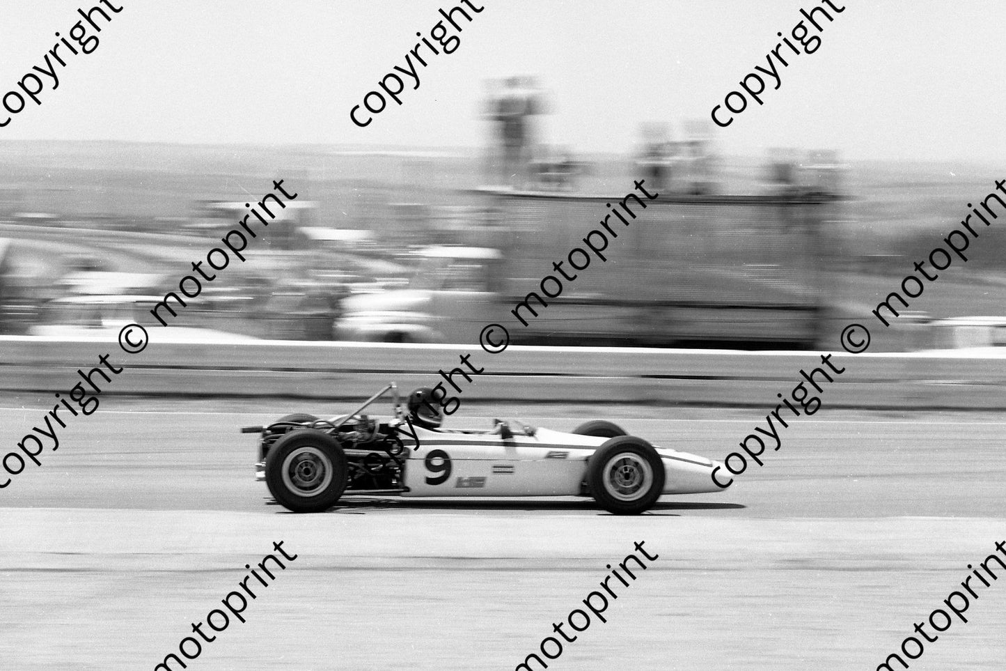 1975 Kya FF 9 R Mackey Titan Mk5 (permission Malcolm Sampson Motorsport Photography) 291