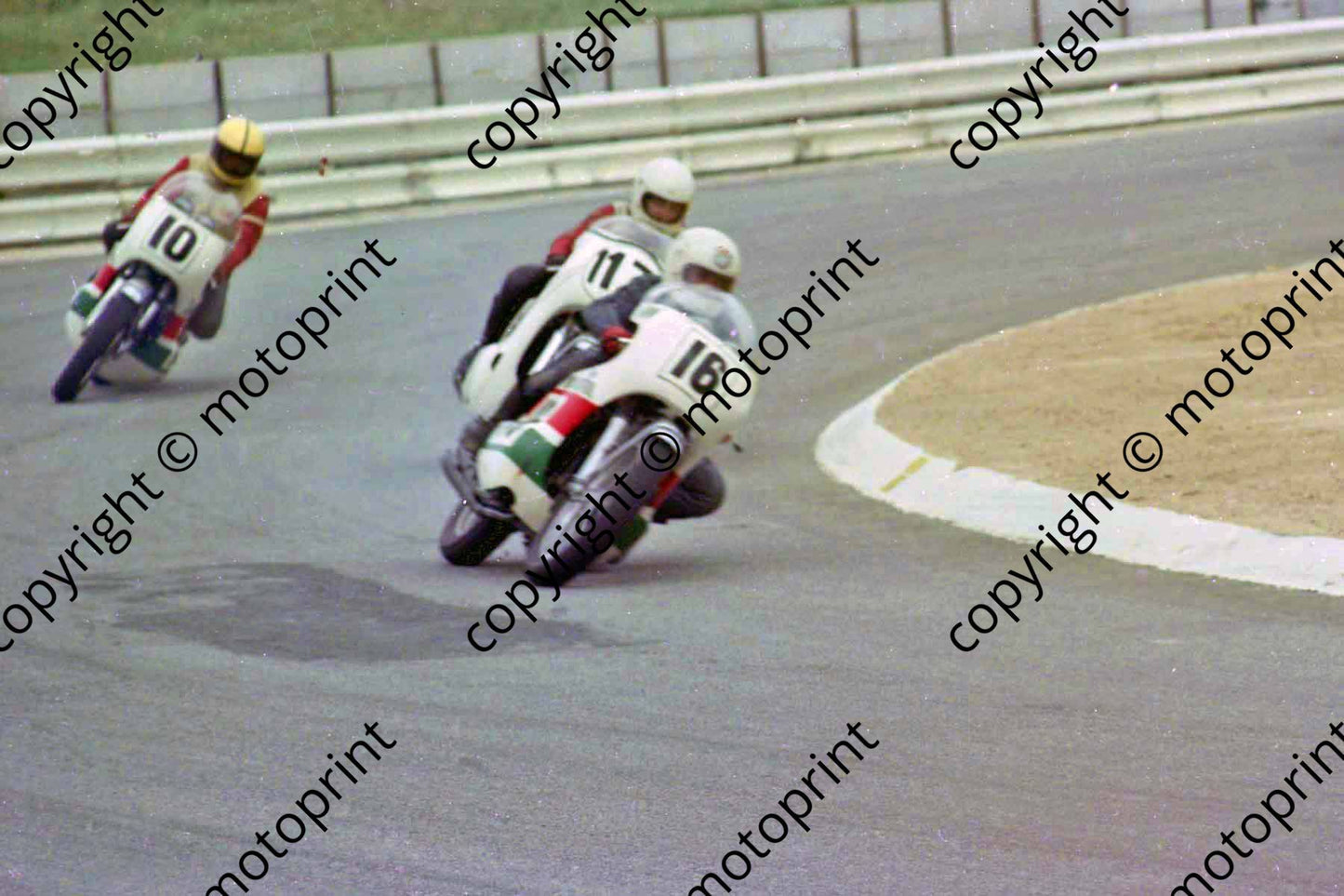 1975 Kya MC 16 Gavin Pemberton 10 Billy Shearer17 Keith Zeeman_ all Honda 750s (permission Malcolm Sampson Motorsport Photography)118