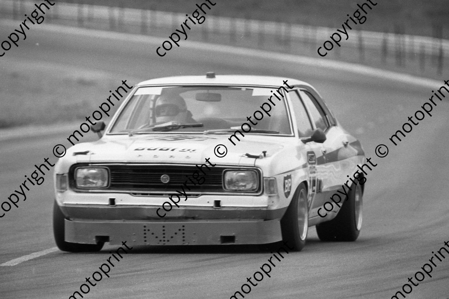 1975 Wynns 15 Cortina 6 R van Rooyen A Woodley (permission Malcolm Sampson Motorsport Photography) (2)