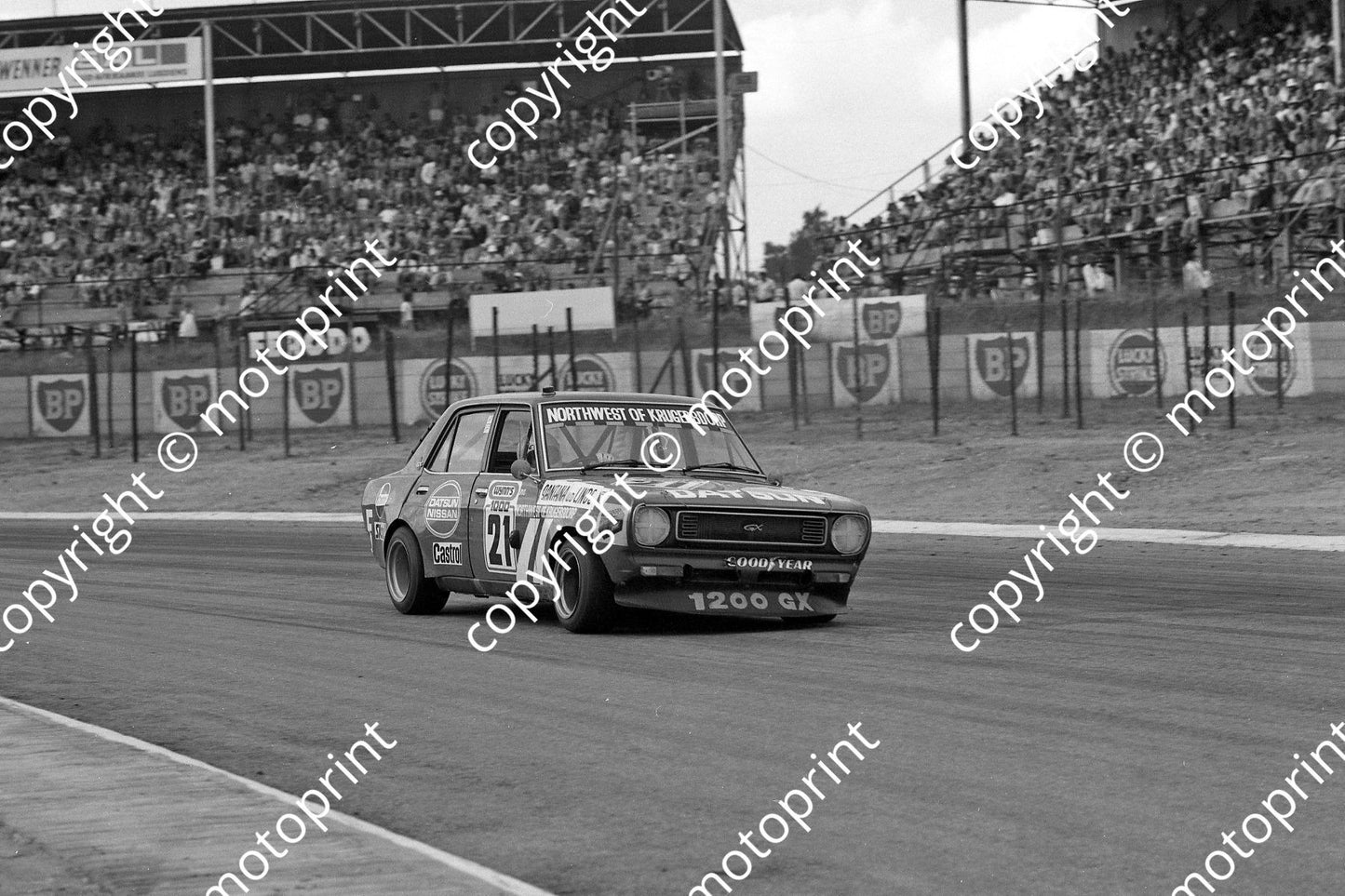 1975 Wynns 21 Datsun 1200GX G Santana H vd Linde (permission Malcolm Sampson Motorsport Photography) 308