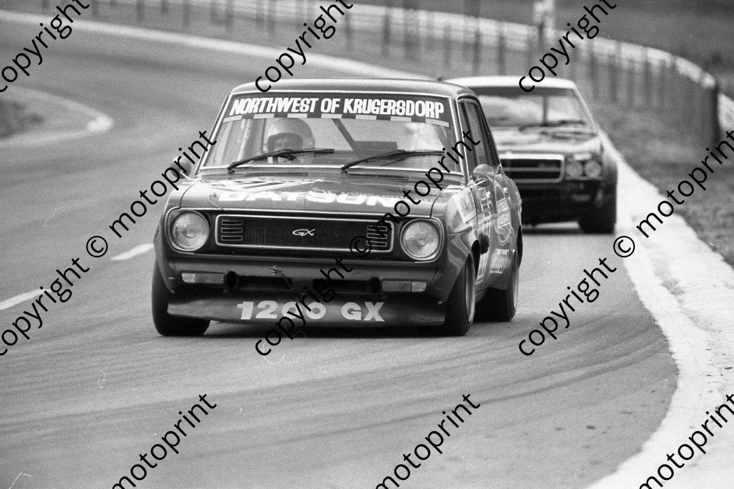 1975 Wynns 21 Datsun 1200Gx Santana vd Linde (permission Malcolm Sampson Motorsport Photography) (1)