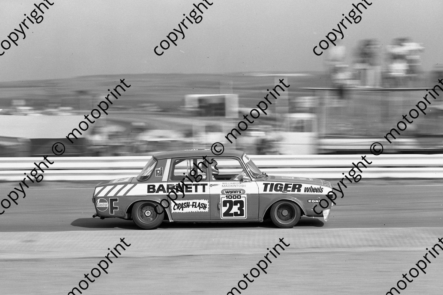 1975 Wynns 23 R10 T MacIntosh J Williamson (permission Malcolm Sampson Motorsport Photography) 311