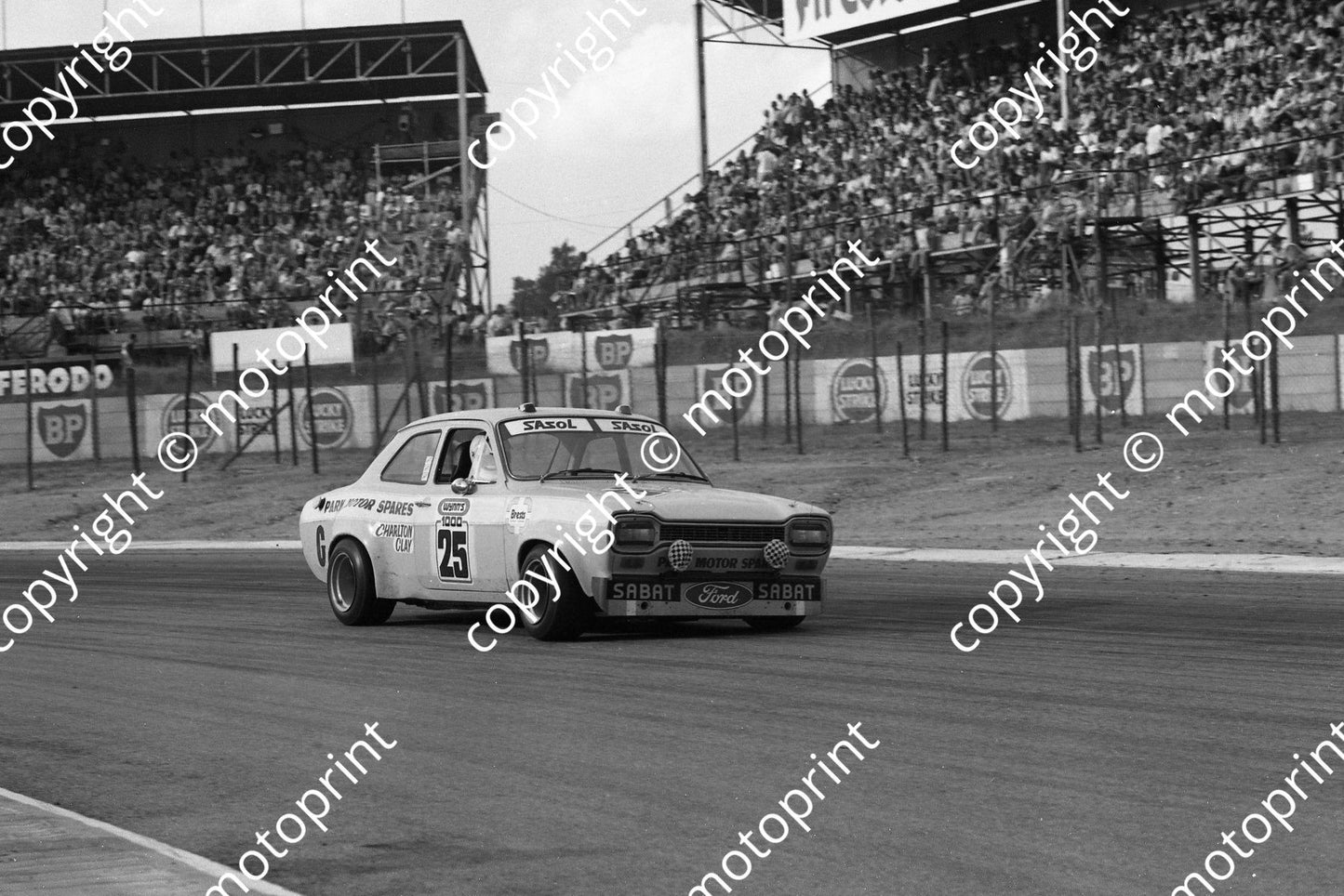 1975 Wynns 25 Escort Colin Clay Arnold Charlton (permission Malcolm Sampson Motorsport Photography) 455