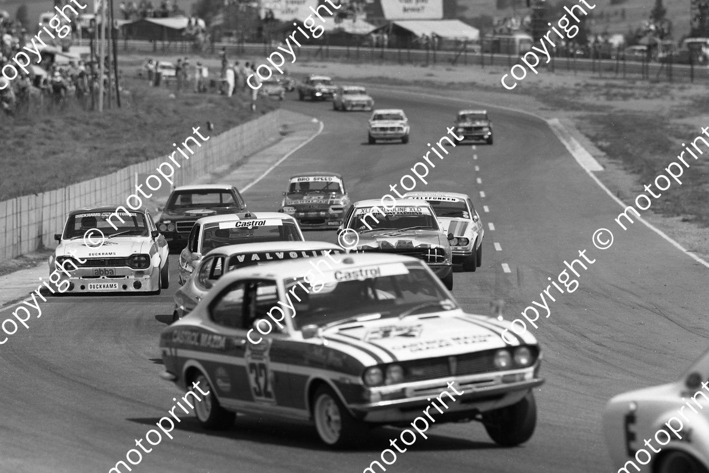 1975 Wynns 32 Mazda G Tunmer T Viana mid-field group Clubhouse (permission Malcolm Sampson Motorsport Photography) 317