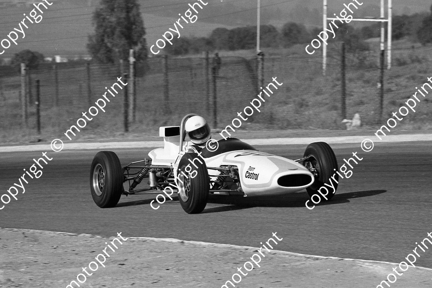 1976 FF Kya 56 R Mackey Titan (permission Malcolm Sampson Motorsport Photography) 294