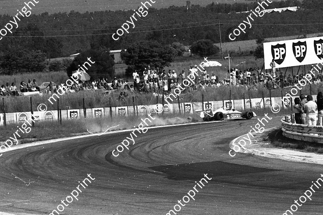 1977 FA Kya Tony Martin Chevron off track (10)