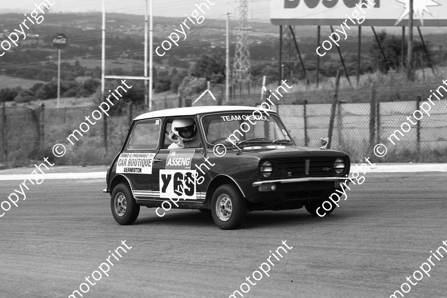 1977 Gp 1 Y69 Barrie Kruger Mini 1275GT (permission Malcolm Sampson Motorsport Photography) 029