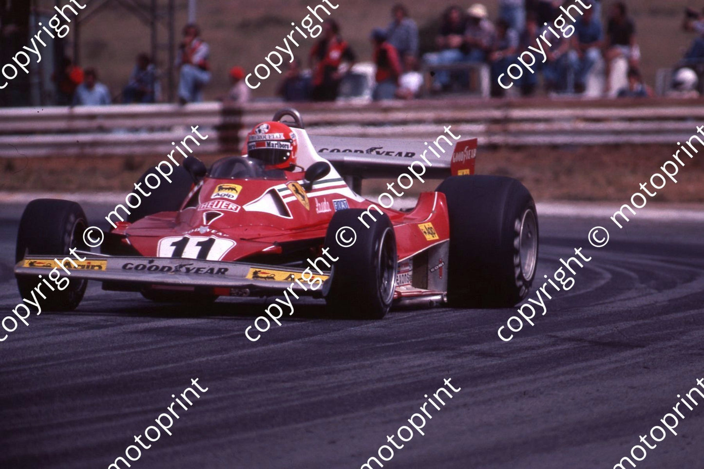 1977 SA GP 11 Lauda Ferrari NOTE ROLLBAR DEBRIS FROM PRYCE SHADOW UNDER CAR (permission Malcolm Sampson Motorsport Photography)216